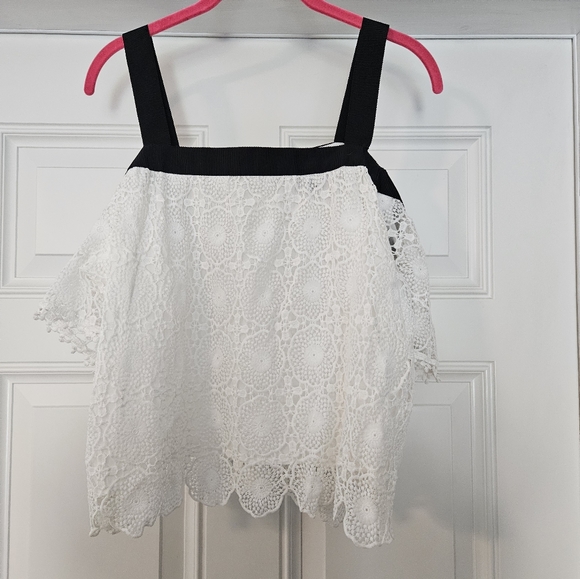 Forever21 black and white top size Large.         A - Picture 4 of 5